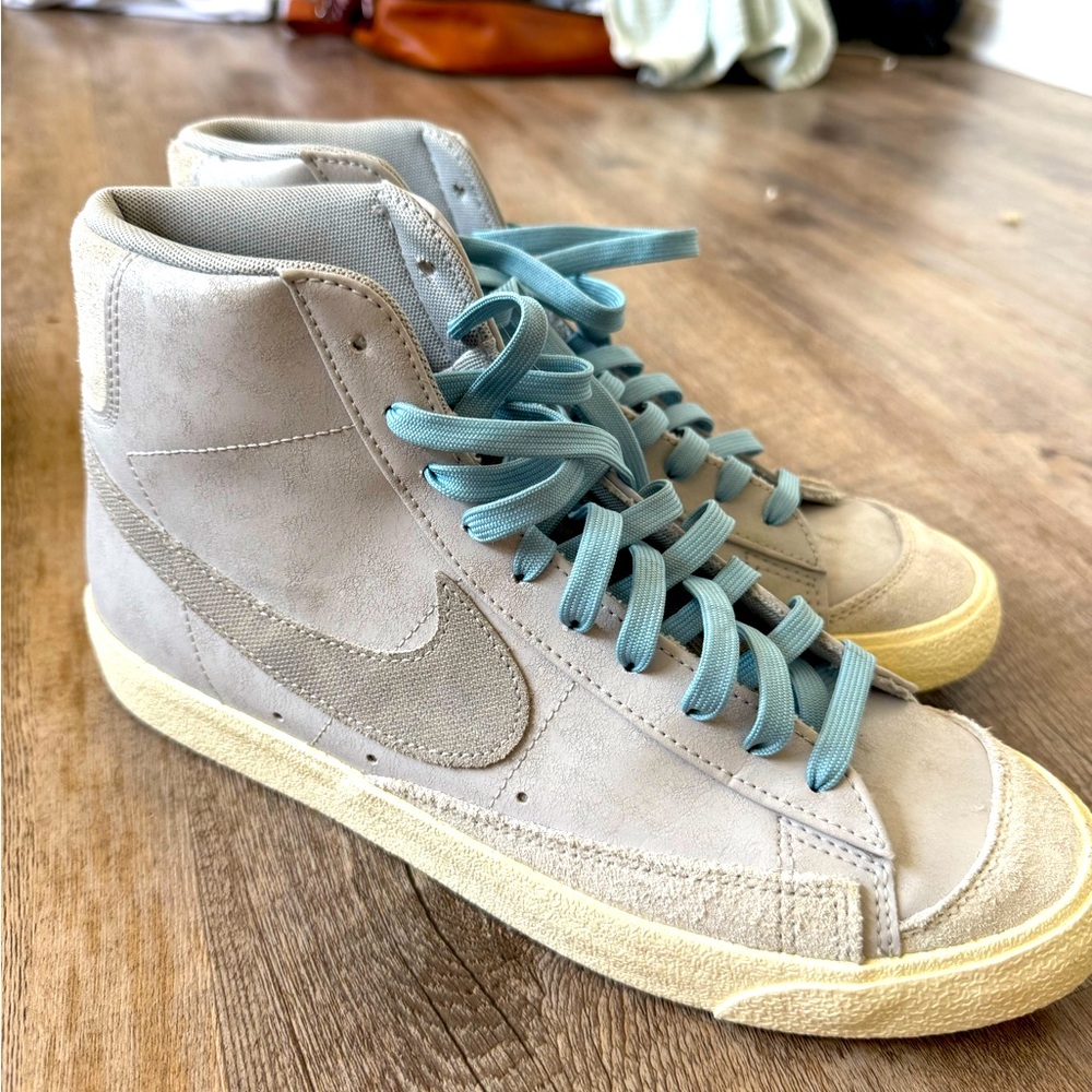 Men’s size 10 Nike blazer